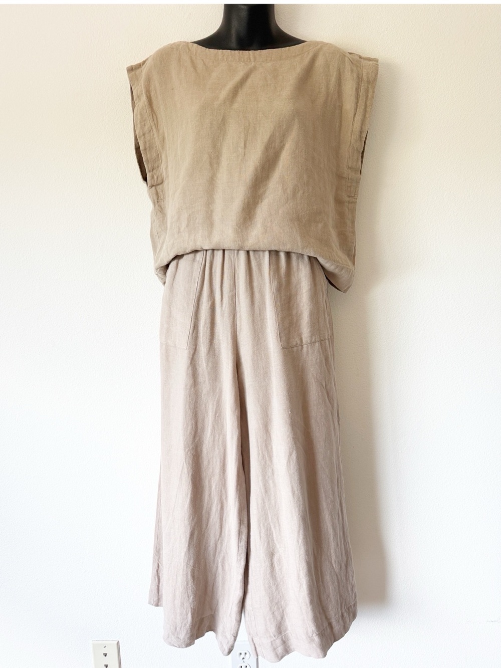 Laude the Label Tank and Pant set Linen - Picture 4 of 16